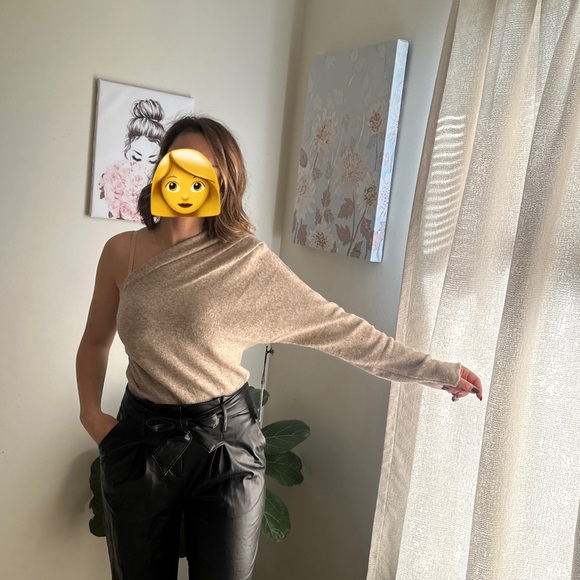 ASTR the Label Cosima One Shoulder Sweater Medium M - Picture 3 of 8